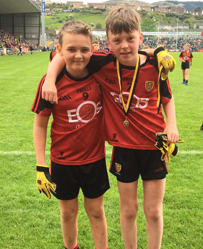 EOIN AND AILILL DON THE RED AND BLACK IN PAIRC ESLER 2019
