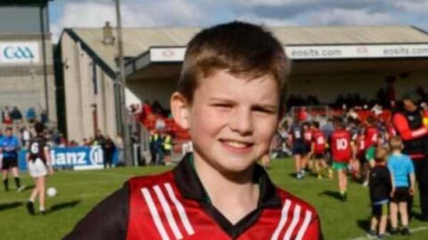 CALLUM WEARS THE RED AND BLACK!
